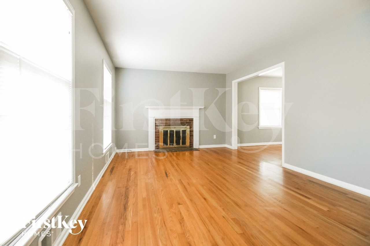 9648 Roe Ave - Photo 3 of 15