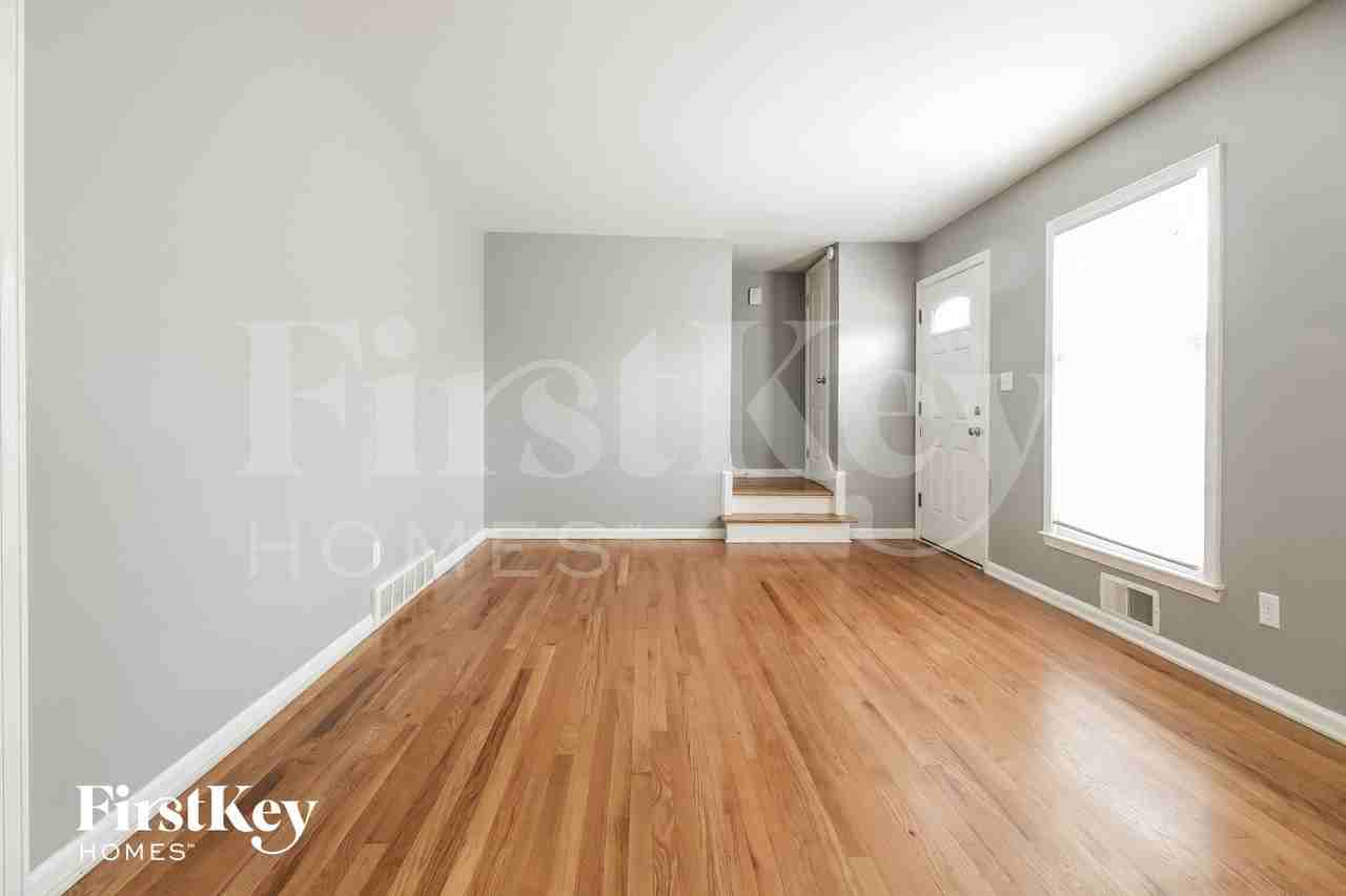 9648 Roe Ave - Photo 4 of 15