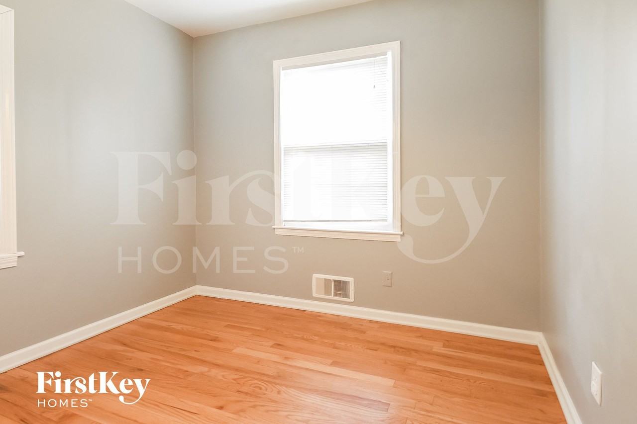9648 Roe Ave - Photo 5 of 15