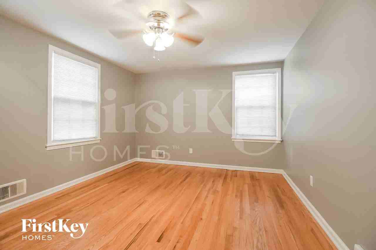 9648 Roe Ave - Photo 7 of 15