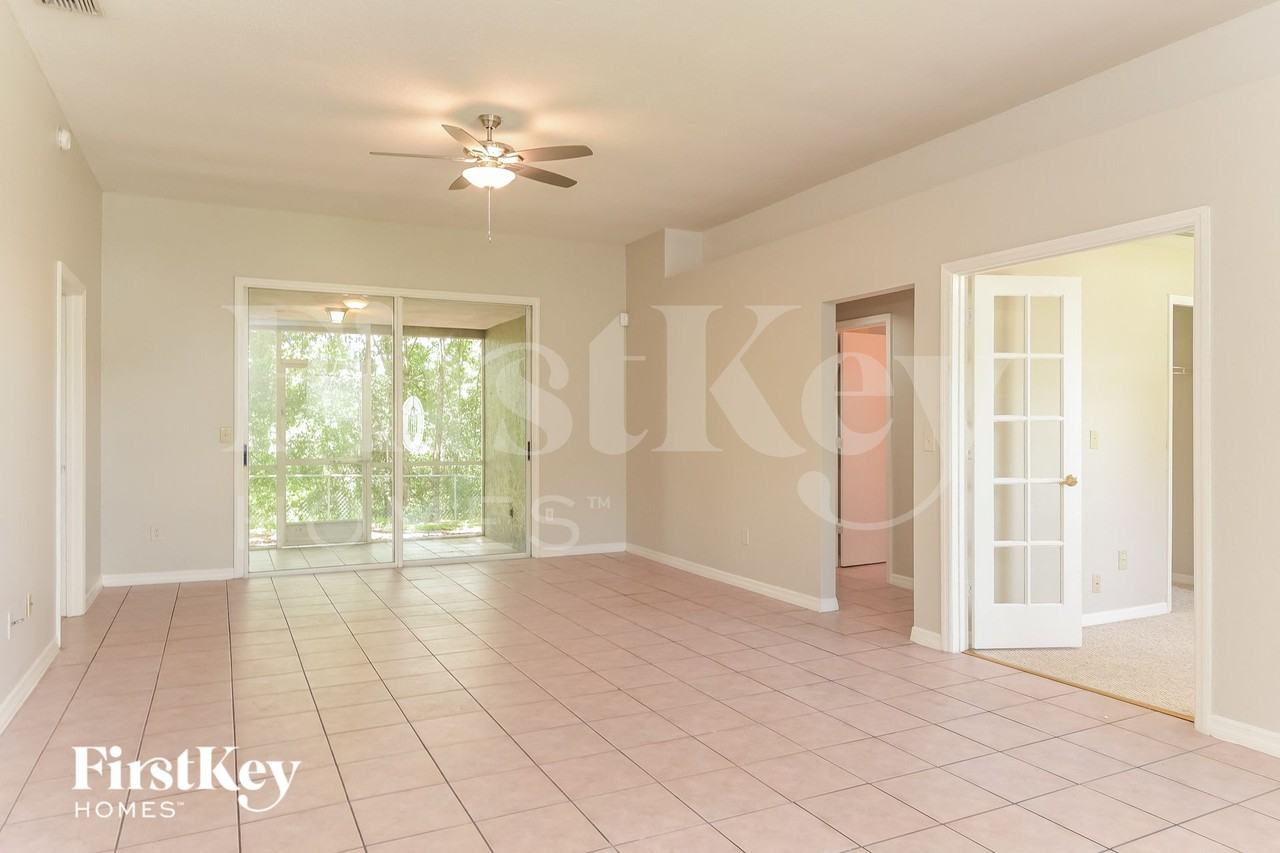 8858 Parliament Ct - Photo 4 of 15