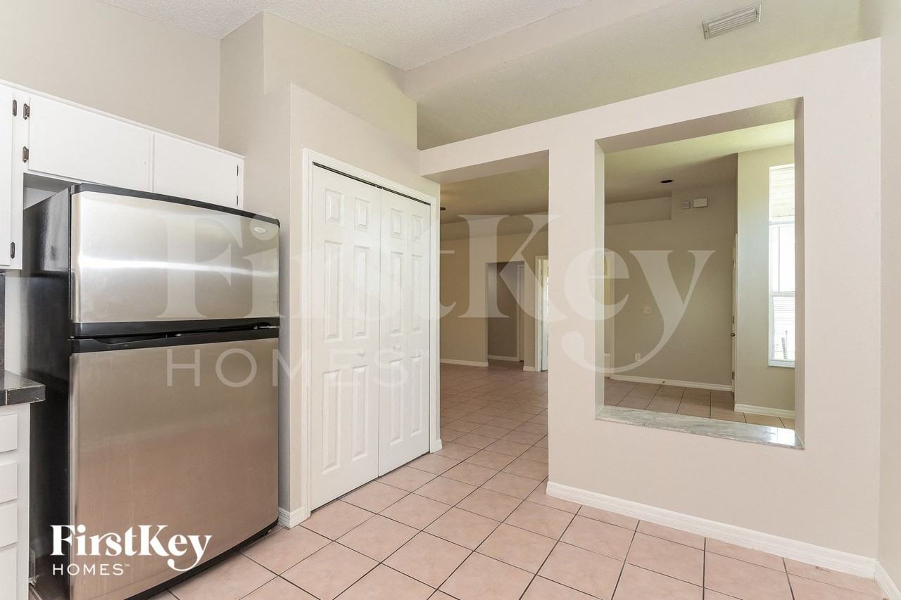 8858 Parliament Ct - Photo 7 of 15