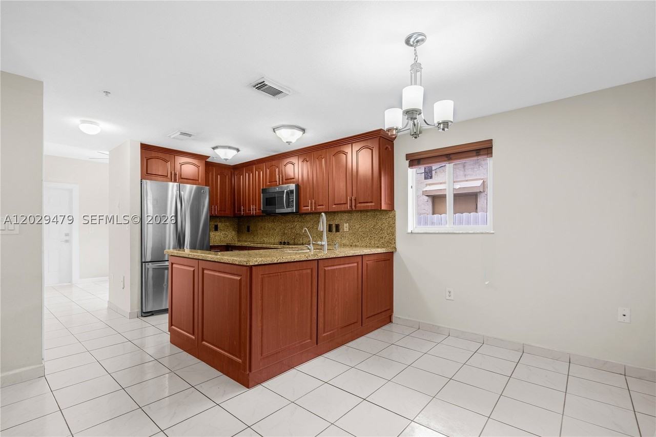 9 E 4th St #101 - Photo 4 of 25