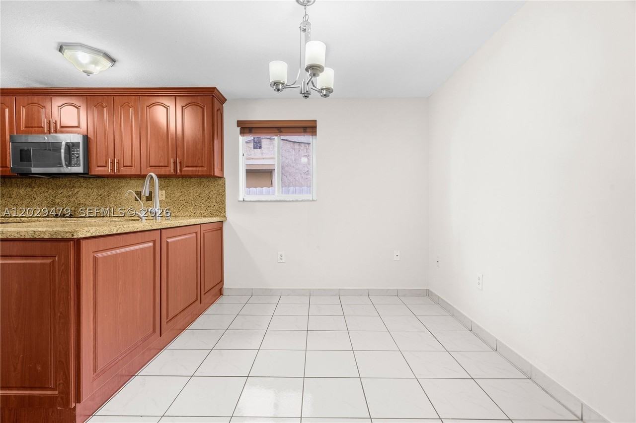 9 E 4th St #101 - Photo 5 of 25