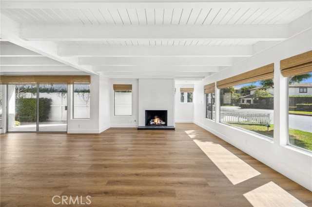 2551 Bayshore Dr - Photo 2 of 7