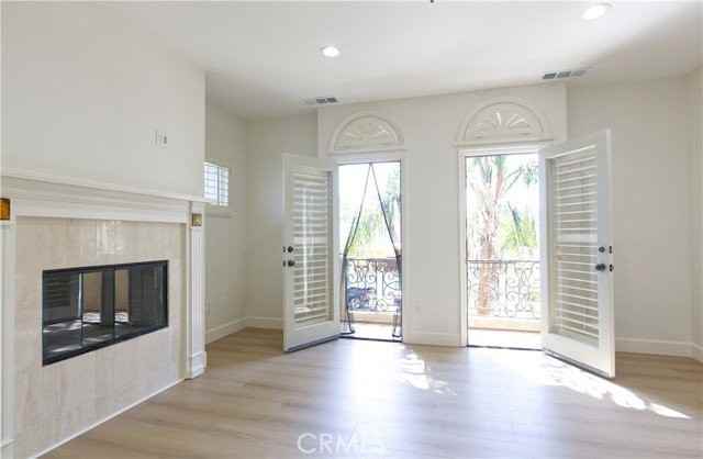 321 9th St - Photo 3 of 6