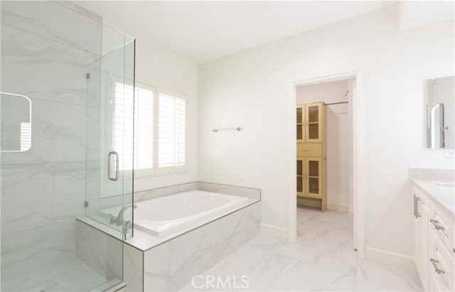 321 9th St - Photo 4 of 6