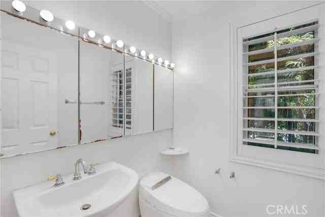20871 Betron St - Photo 3 of 8