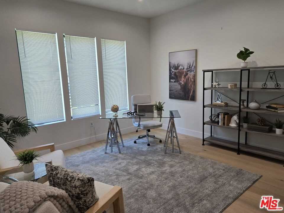 5012 Enfield Ave - Photo 3 of 8