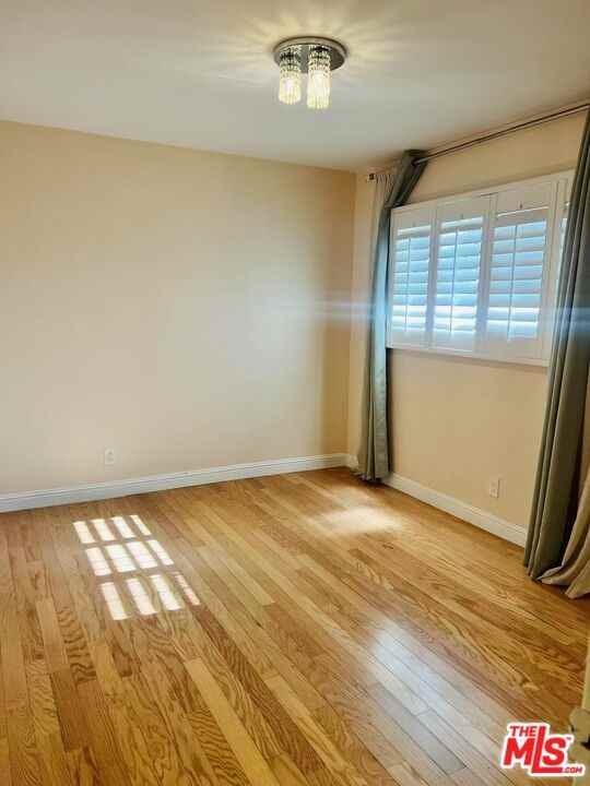 24021 Welby Way - Photo 3 of 8
