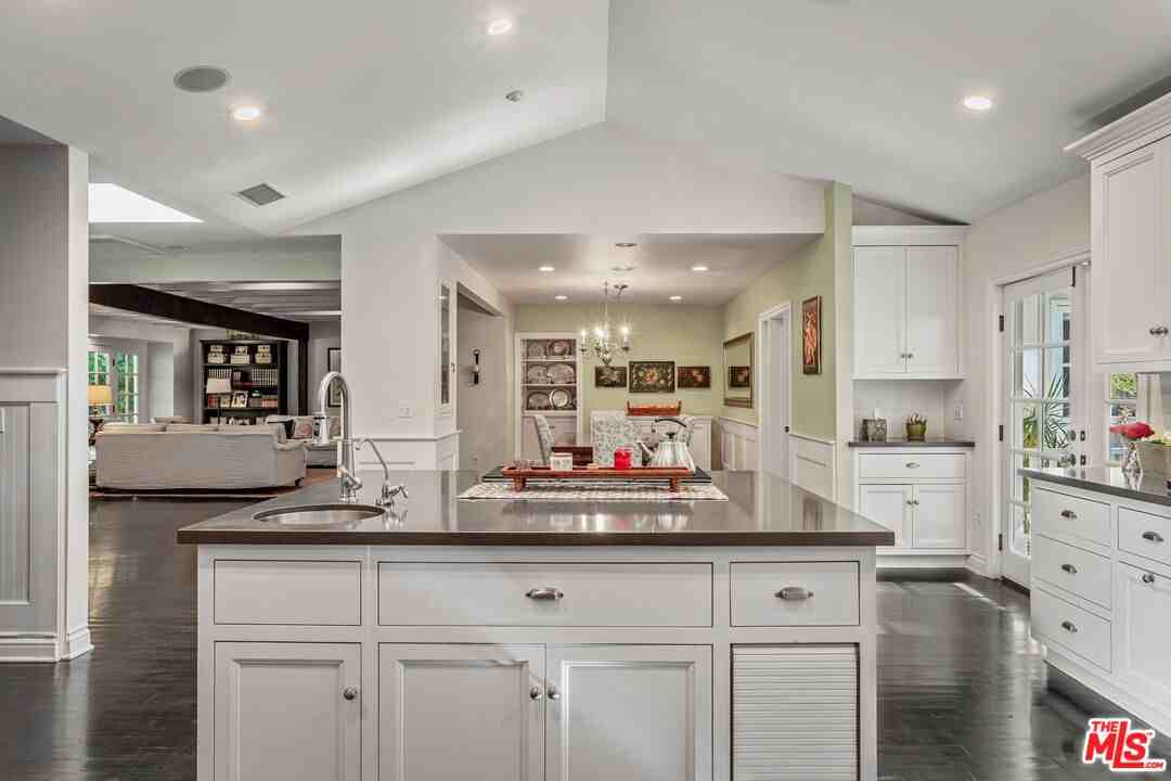 4537 Agnes Ave - Photo 4 of 8