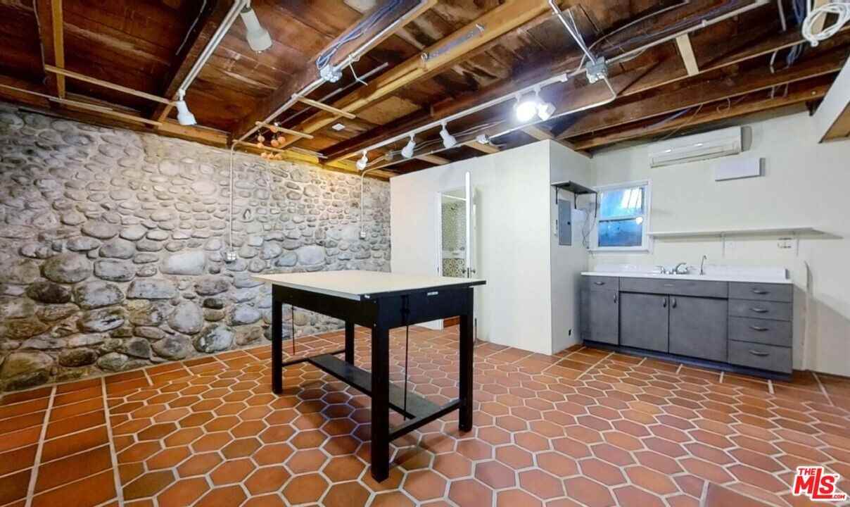 216 Mount Washington Dr - Photo 3 of 8