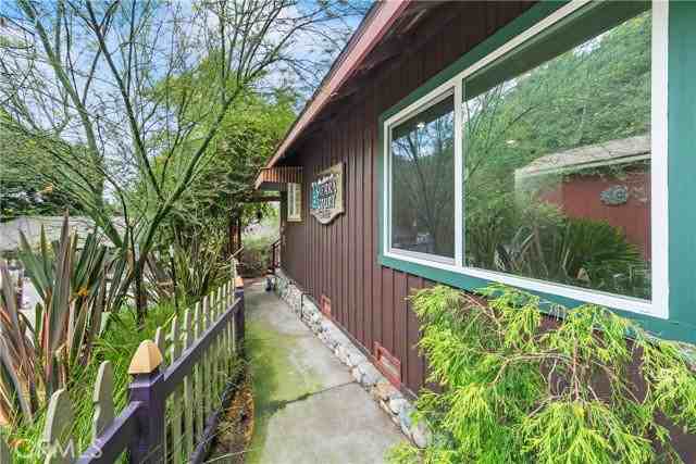 483 Sturtevant Dr - Photo 3 of 8