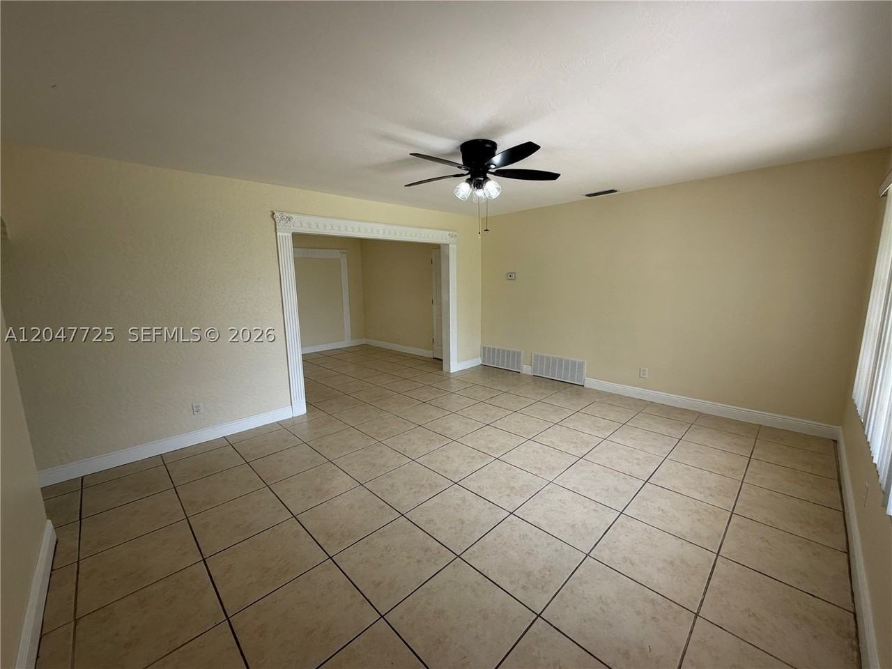 800 Nw 76th Ave - Photo 3 of 22