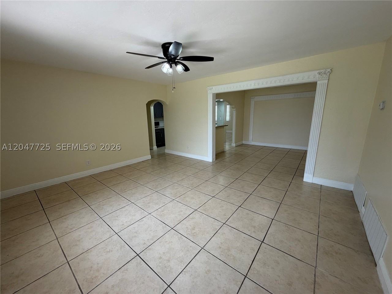 800 Nw 76th Ave - Photo 4 of 22