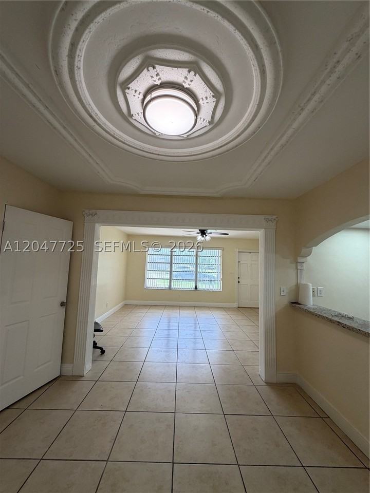 800 Nw 76th Ave - Photo 5 of 22