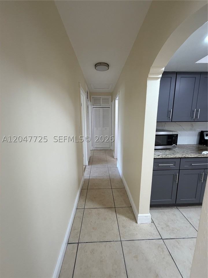 800 Nw 76th Ave - Photo 6 of 22