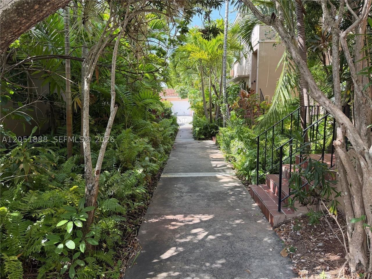 42 Almeria Ave #21 - Photo 4 of 12