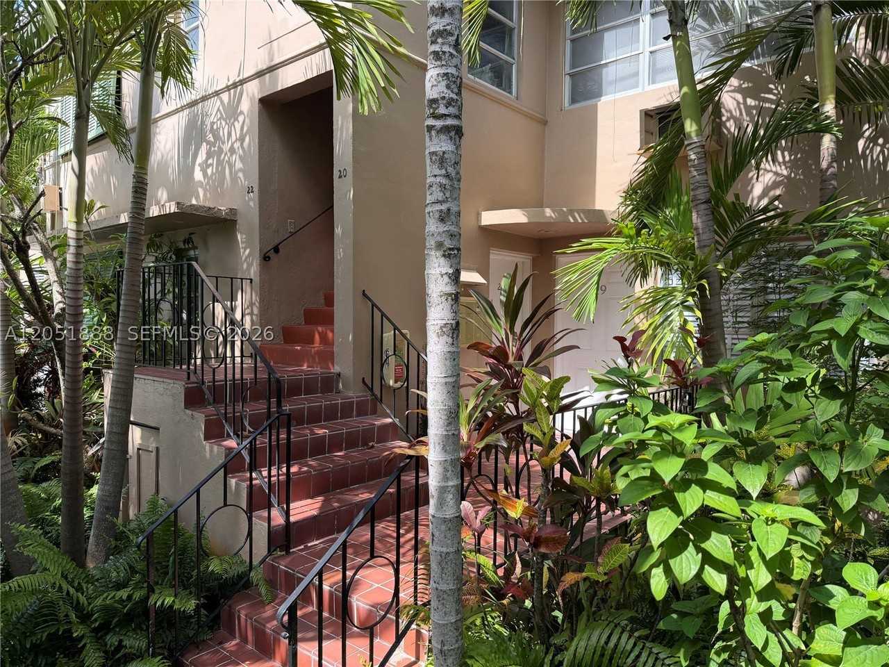 42 Almeria Ave #21 - Photo 5 of 12