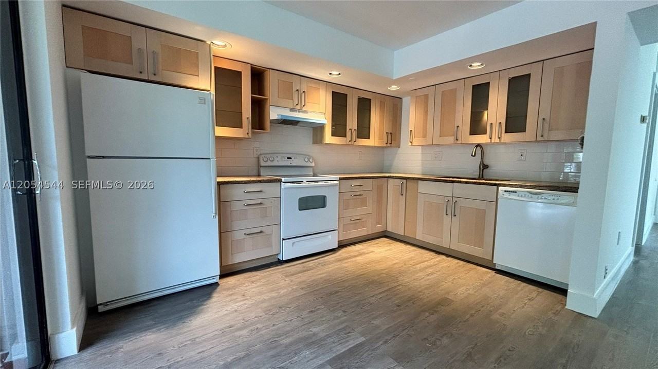 8540 Sw 133rd Avenue Rd #219 - Photo 6 of 32