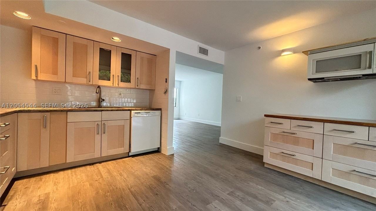 8540 Sw 133rd Avenue Rd #219 - Photo 7 of 32