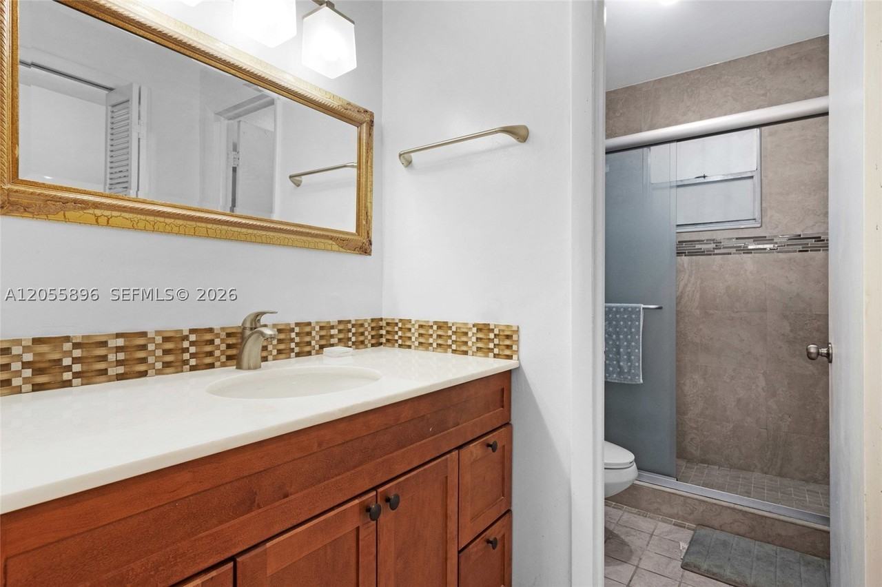 1740 Jefferson Ave #8 - Photo 7 of 14
