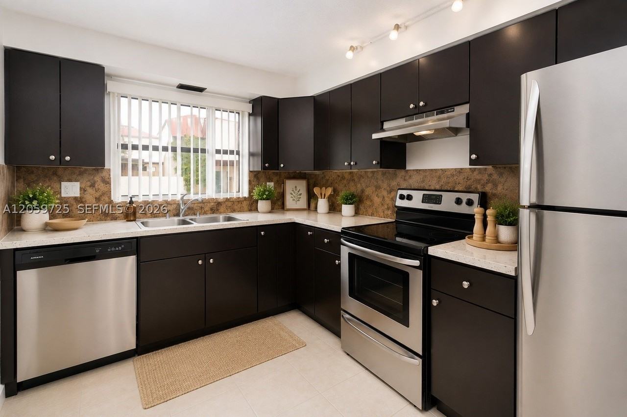 10085 Nw 6th Ter - Photo 2 of 31