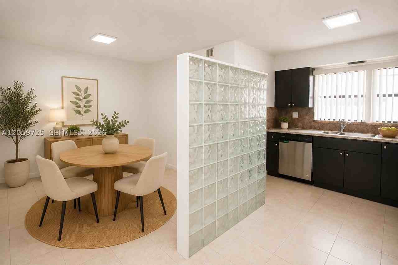 10085 Nw 6th Ter - Photo 6 of 31