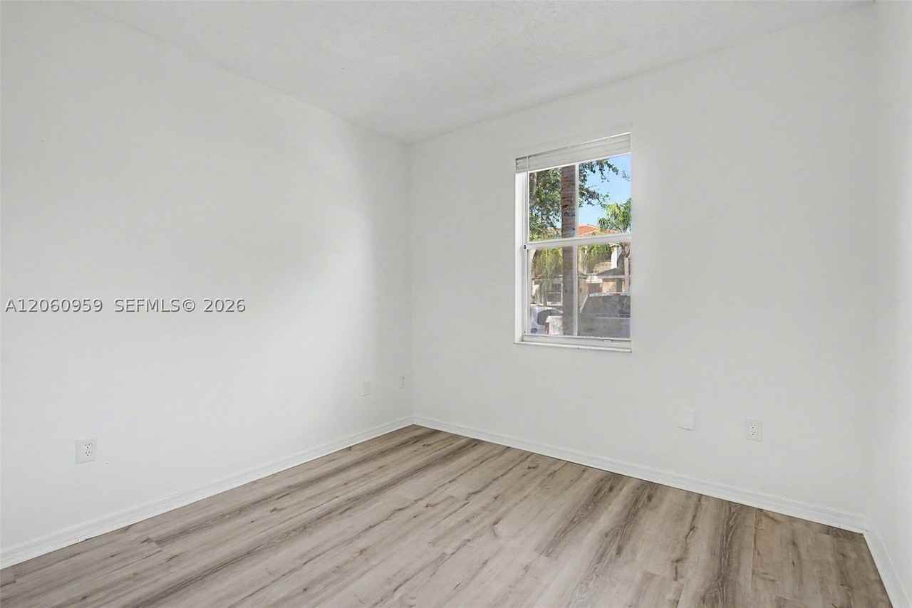 975 Ne 42nd Ter #975 - Photo 5 of 29