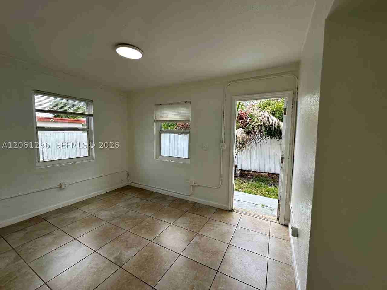 728 Sw 6th St #2 - Photo 5 of 40