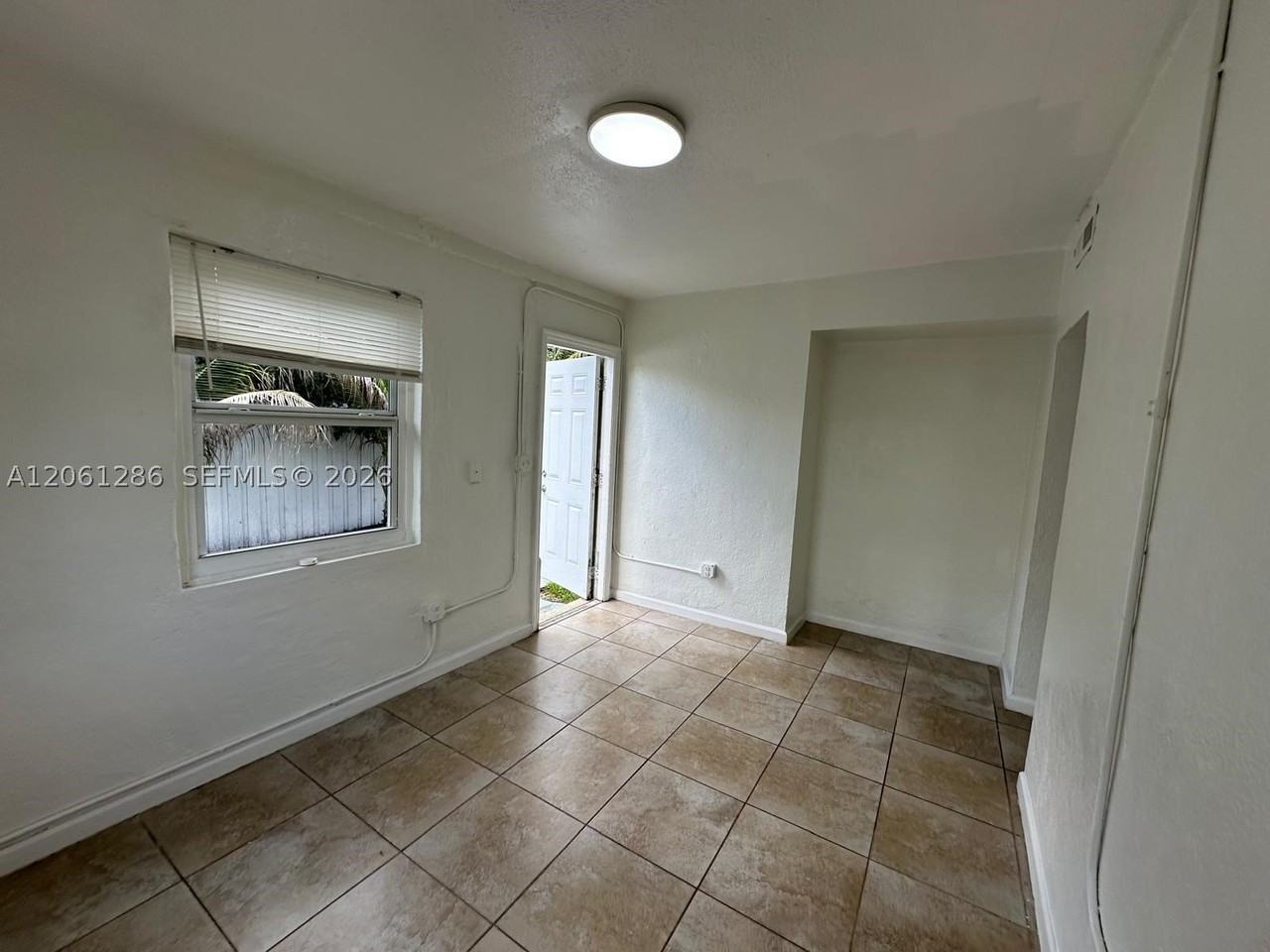728 Sw 6th St #2 - Photo 7 of 40