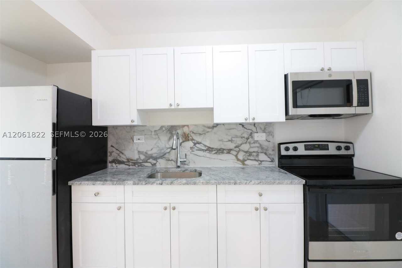 3014 Nw 6th St - Photo 6 of 28