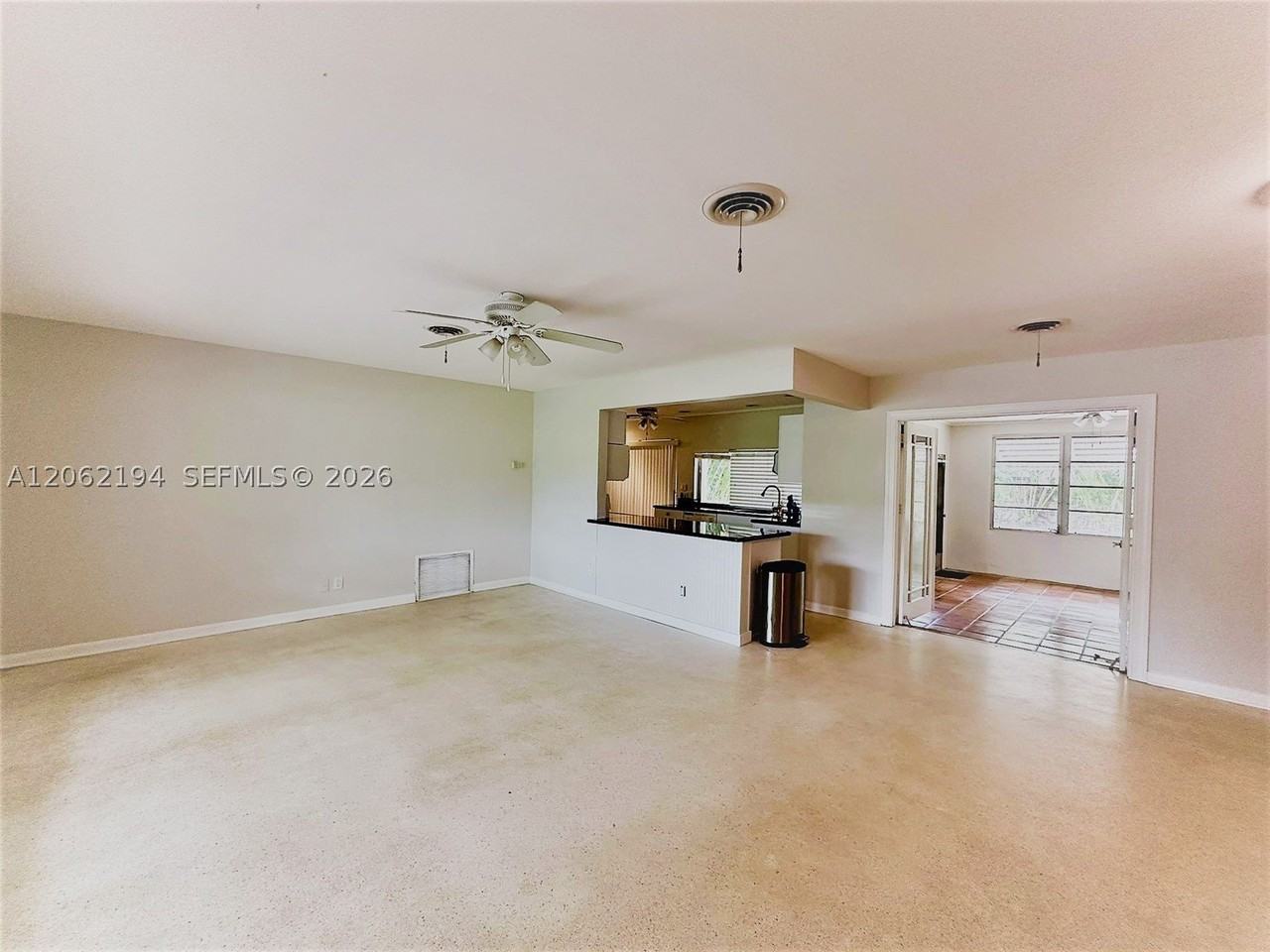810 Nw 8th Ave - Photo 3 of 12