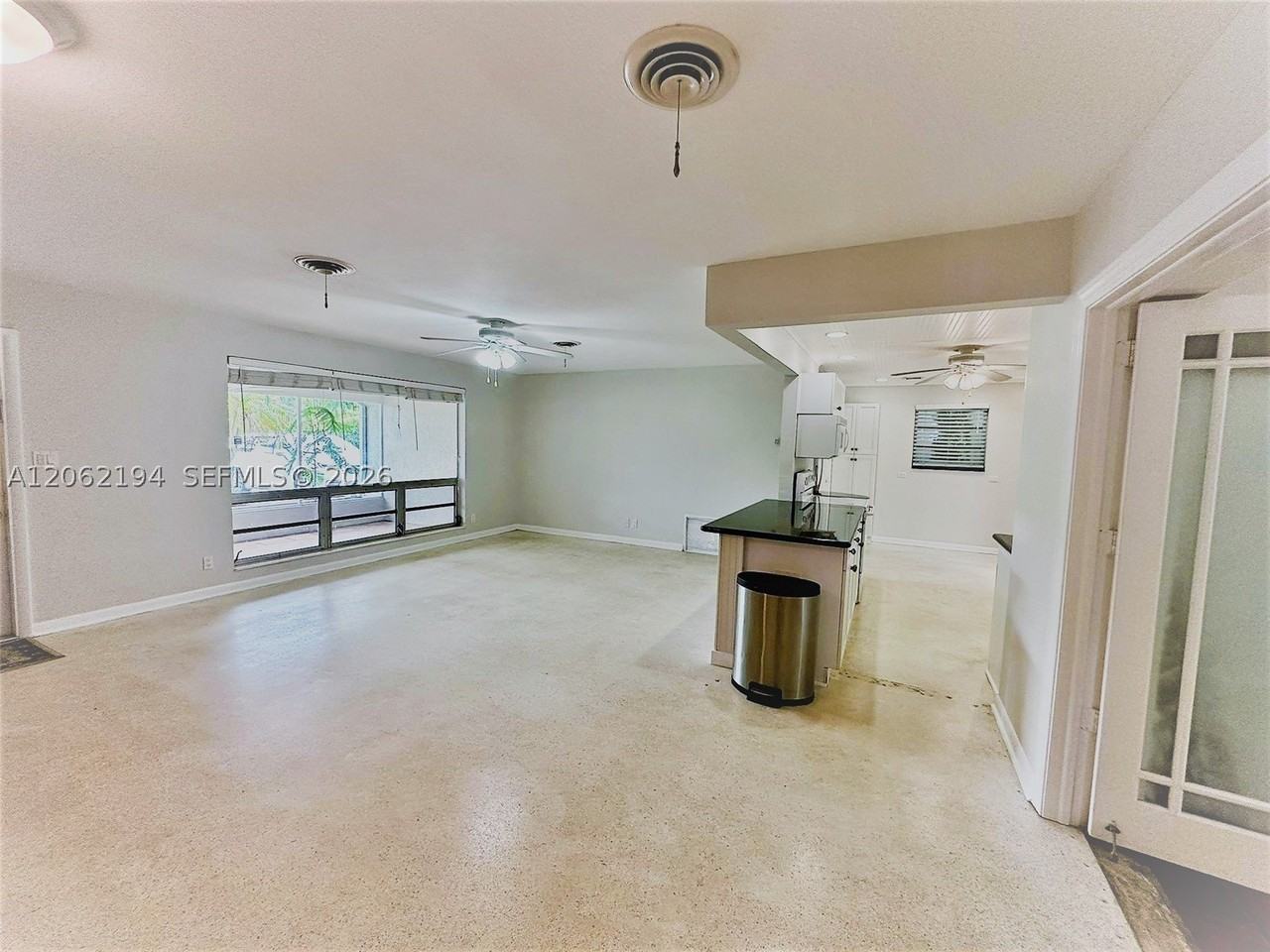 810 Nw 8th Ave - Photo 4 of 12