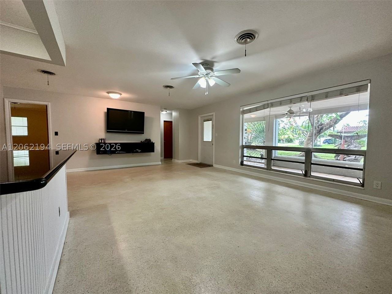810 Nw 8th Ave - Photo 5 of 12
