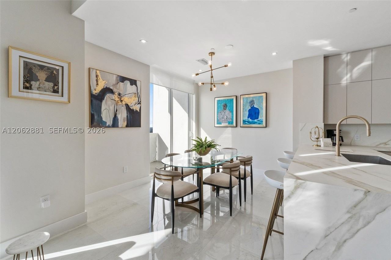 950 Brickell Bay Dr #5507 - Photo 4 of 18