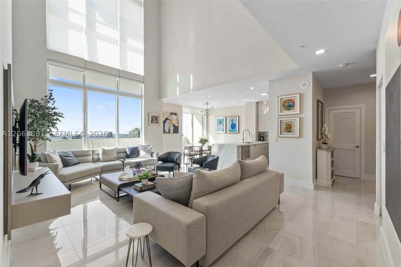 950 Brickell Bay Dr #5507 - Photo 5 of 18