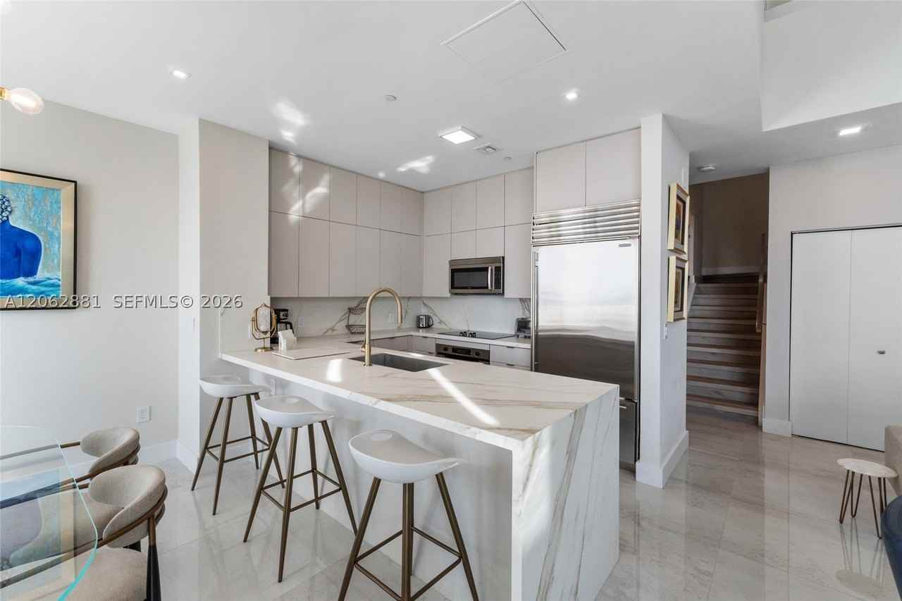 950 Brickell Bay Dr #5507 - Photo 6 of 18
