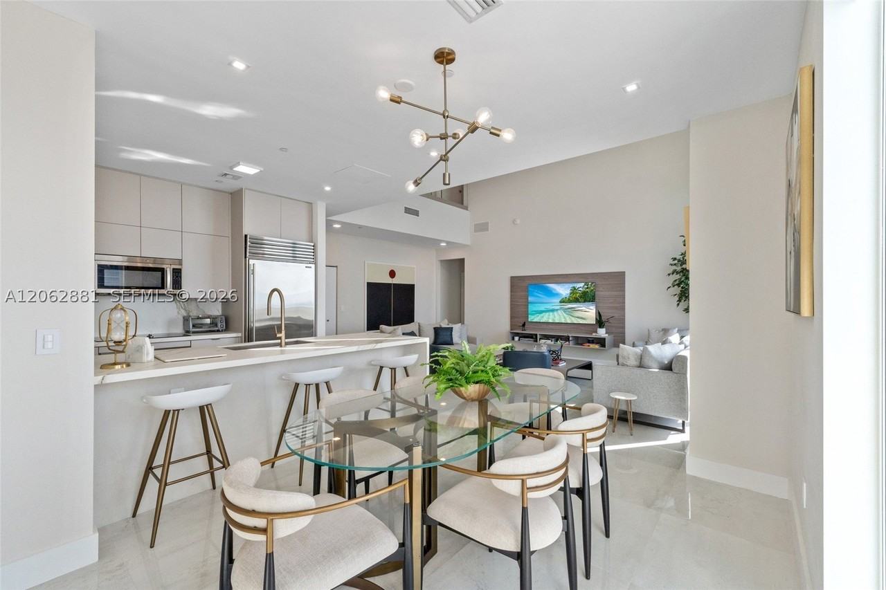 950 Brickell Bay Dr #5507 - Photo 7 of 18