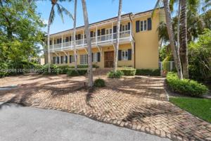 featured image of 685 Harbor Ln