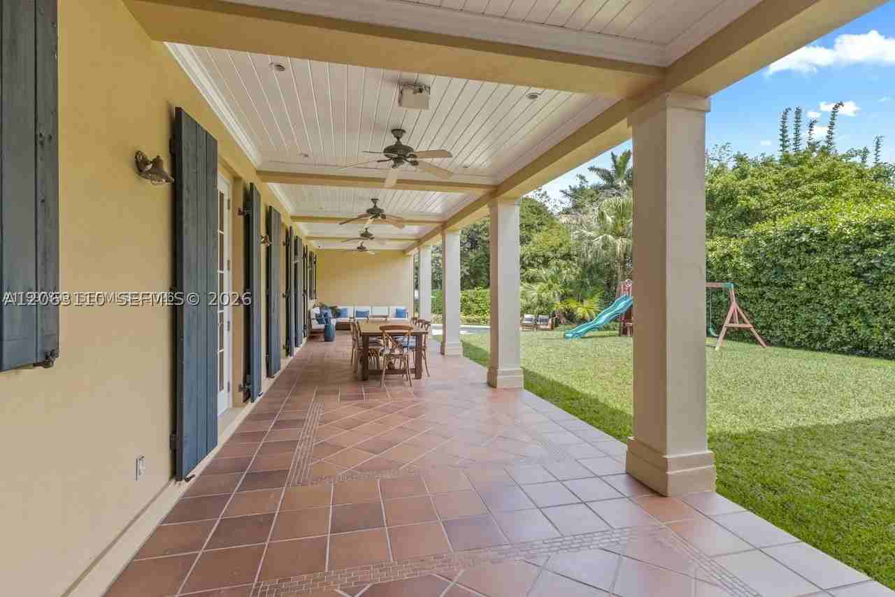 685 Harbor Ln - Photo 5 of 45