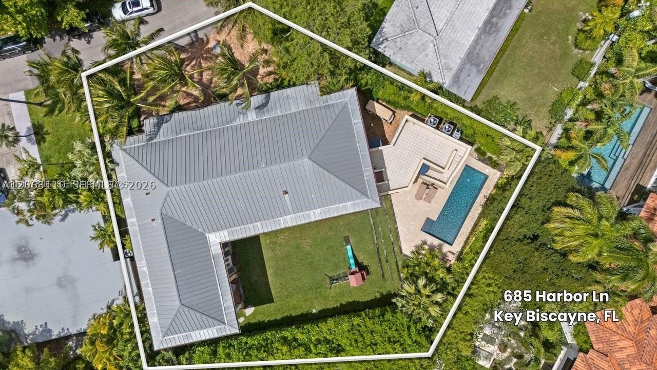 685 Harbor Ln - Photo 2 of 44