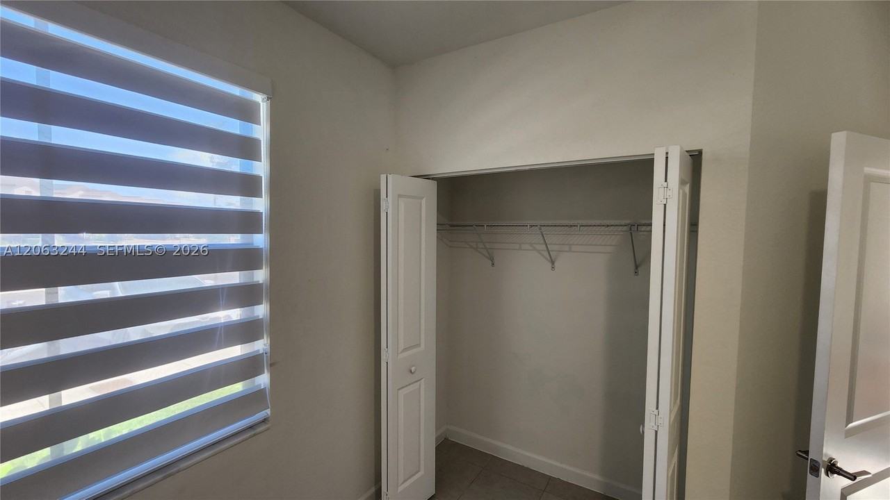 12897 Sw 234th St #12897 - Photo 4 of 41