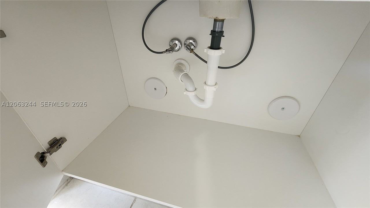12897 Sw 234th St #12897 - Photo 7 of 41