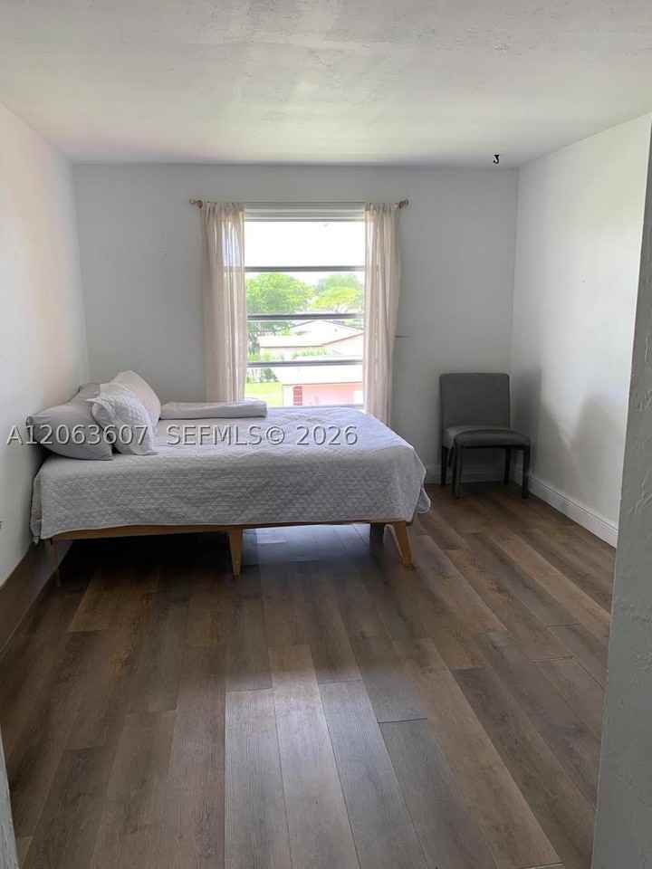 9437 Sw 76th St #V38 - Photo 3 of 5