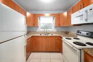 featured image of 2683 Lakehaven Rd #2683