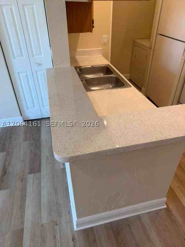 1247 Sw 46th Ave #1306 - Photo 2 of 18