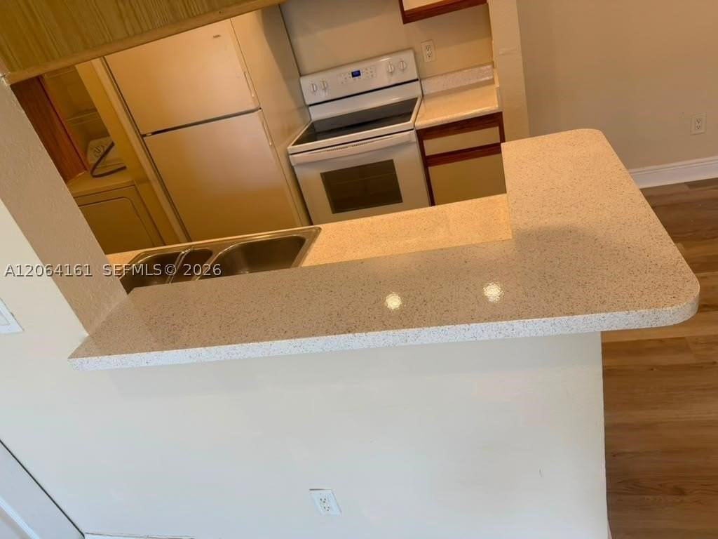1247 Sw 46th Ave #1306 - Photo 5 of 18