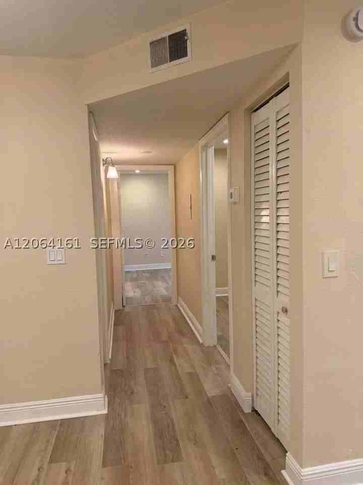 1247 Sw 46th Ave #1306 - Photo 7 of 18