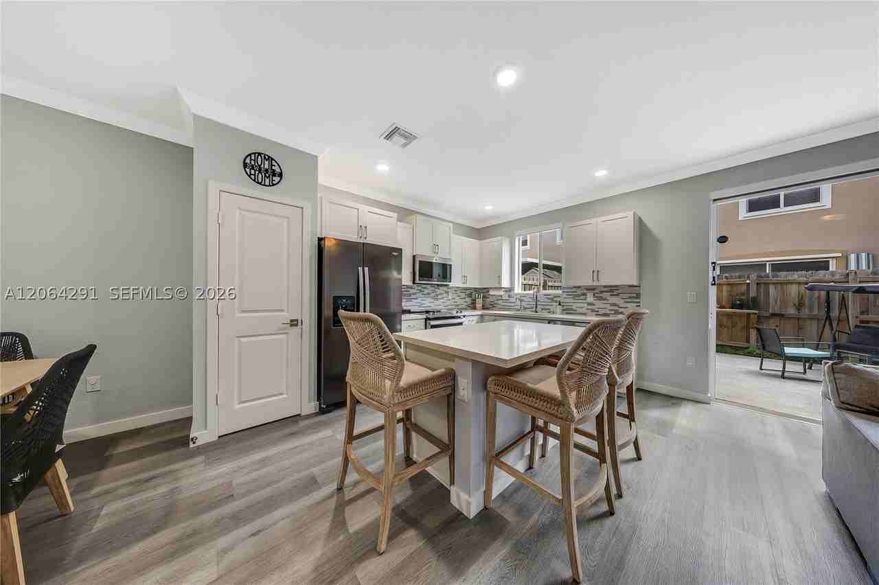 1079 Se 23rd Ter - Photo 2 of 20